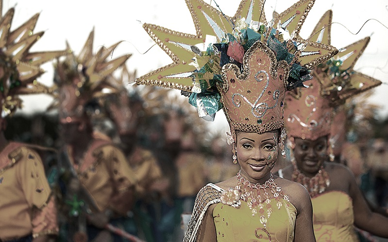 In der Karnevalszeit wird ihnen auf der traumhaften Karibikinsel Curacao viel geboten. Sie ist somit das perfekte Ziel für einen Off-Board Tagestrip im Frühjahr. Die sonst schon bunte Insel wird zur Karnevalszeit noch farbenfroher und präsentiert sich von ihrer lebhaftesten.