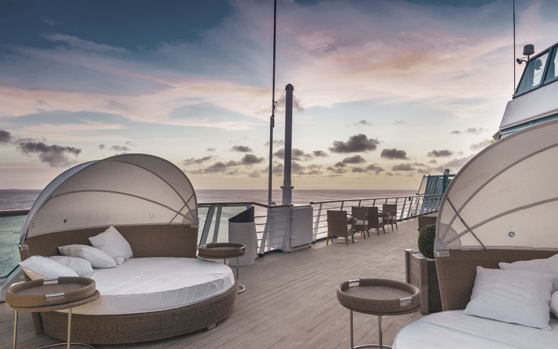 Exklusives Sonnendeck des Pullmantur The Waves Programms