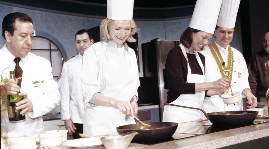 ScholarShip@Sea : Gemeinsames Kochen im Culinary Arts Workshop